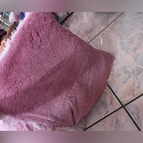 Super soft and comfortable NEW bed/house for pets (small cats and dogs) - Picture 7 of 7